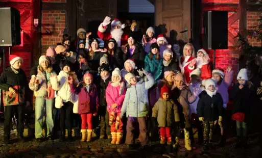 Zdjęcie do Mikołaj przyjechał do Ujścia. Świątecznie też w sołectwach