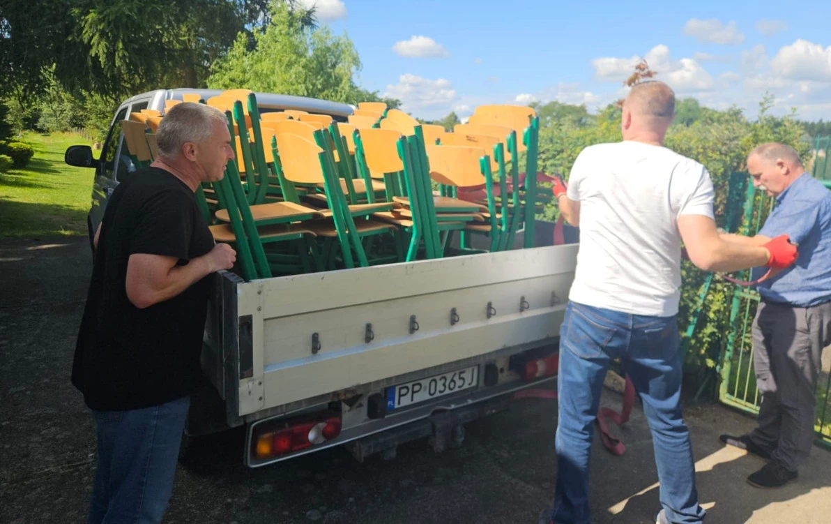 Zdjęcie do Drugie życie szkolnych krzeseł